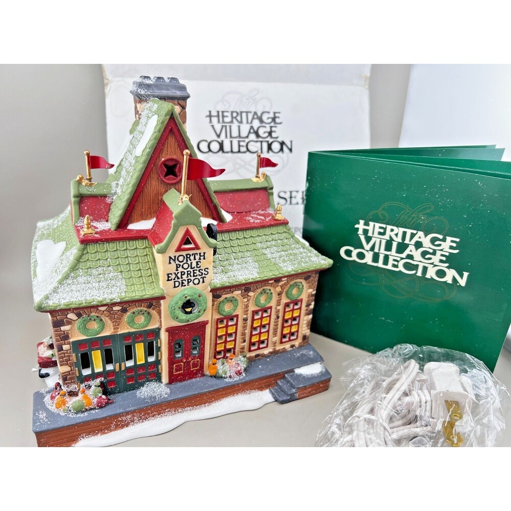 Dept 56 North Pole Series Express Train Depot 56278 Lighted Complete w/Box House